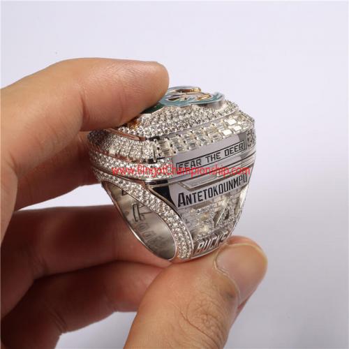 The Milwaukee Bucks NBA Championship Ring Has Insane Detail and Plenty of  Diamonds - Only Natural Diamonds